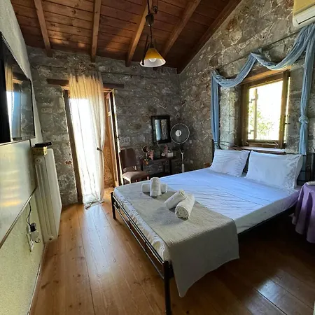 Traditional Stonehouse Verga