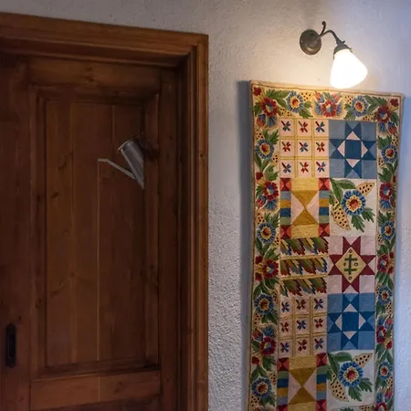 Traditional Stonehouse Verga *