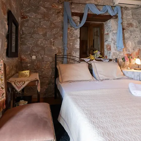 Traditional Stonehouse Verga * Каламата