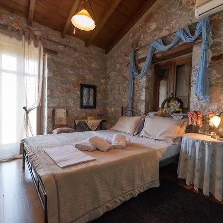 Traditional Stonehouse Verga