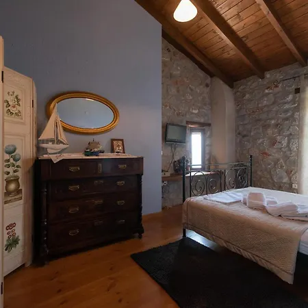 Traditional Stonehouse Verga Каламата