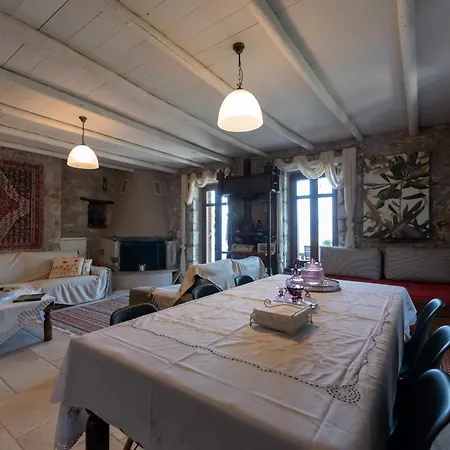 Traditional Stonehouse Verga