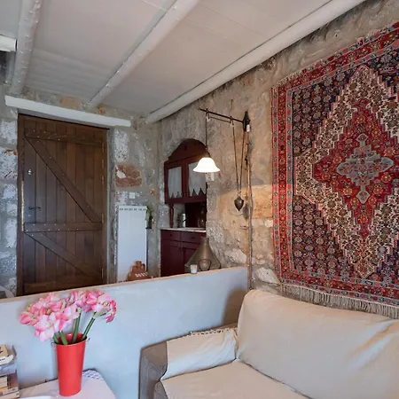 Traditional Stonehouse Verga