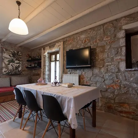 Traditional Stonehouse Verga