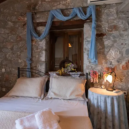 Traditional Stonehouse Verga