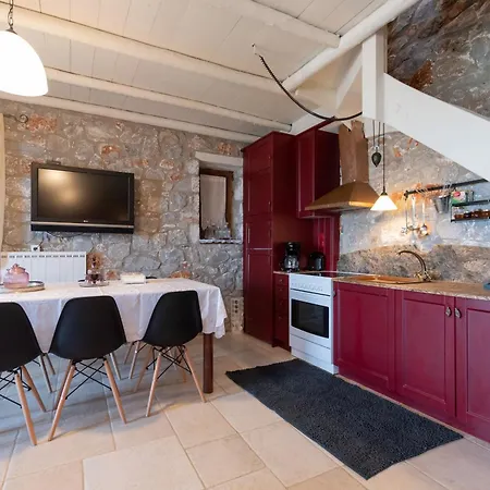 Holiday home Traditional Stonehouse Verga *