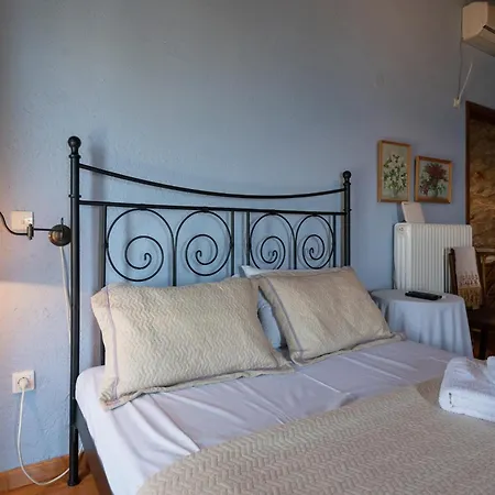 Traditional Stonehouse Verga *