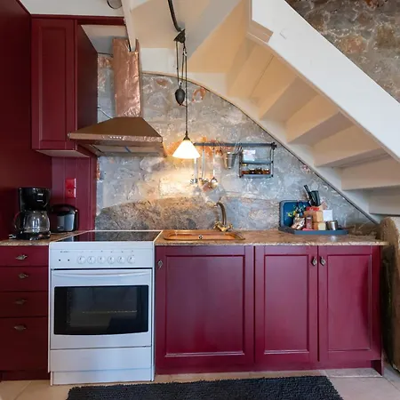 Traditional Stonehouse Verga *