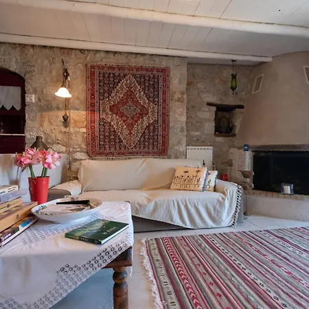 Дом отдыха Traditional Stonehouse Verga