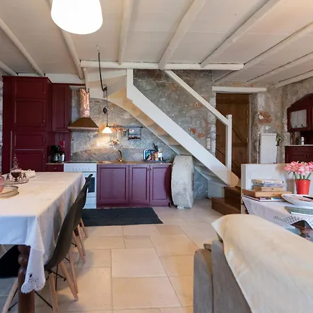 Traditional Stonehouse Verga *