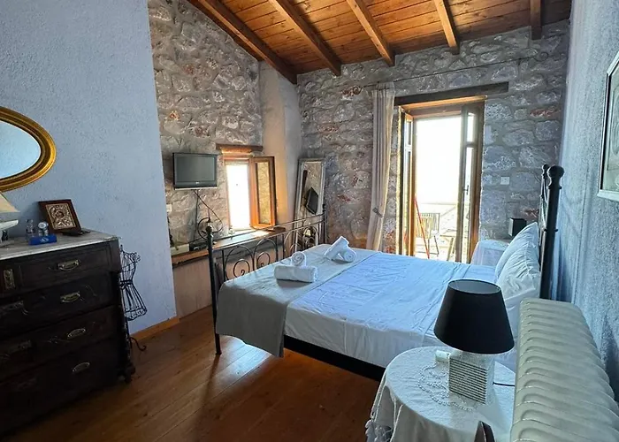 Traditional Stonehouse Verga * 칼라마타