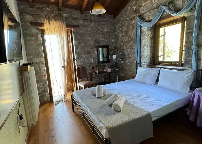 Traditional Stonehouse Verga