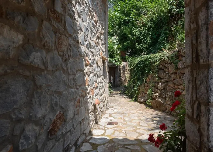 Traditional Stonehouse Verga 펜션