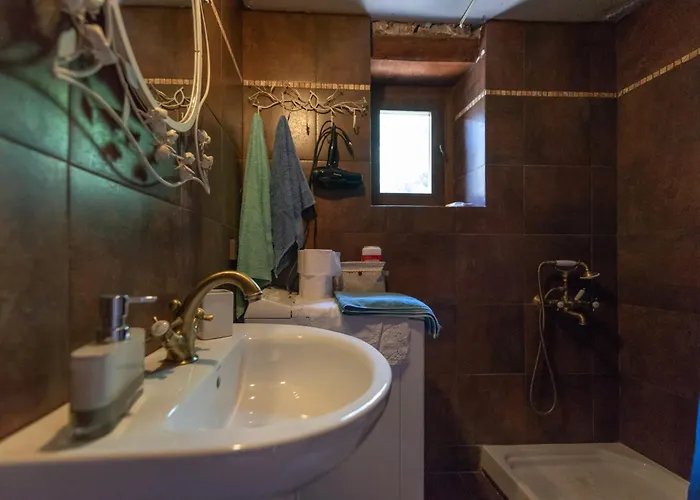 Traditional Stonehouse Verga *