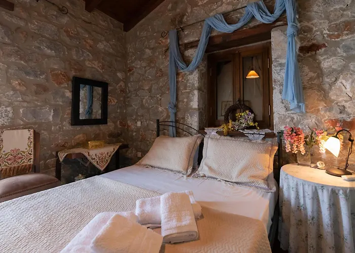 Traditional Stonehouse Verga *