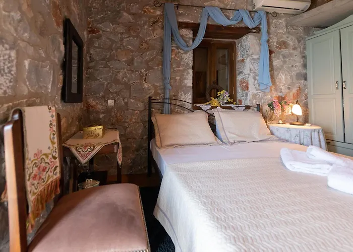 Traditional Stonehouse Verga * 칼라마타