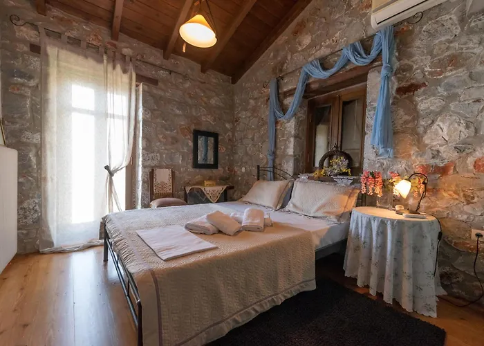 Traditional Stonehouse Verga