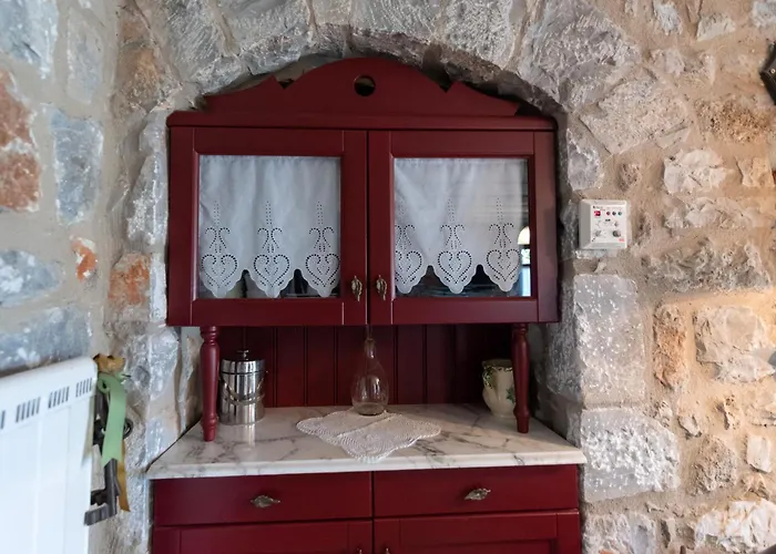 Traditional Stonehouse Verga 펜션 *