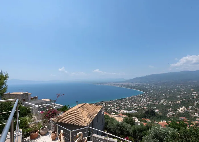 Traditional Stonehouse Verga Kalamáta