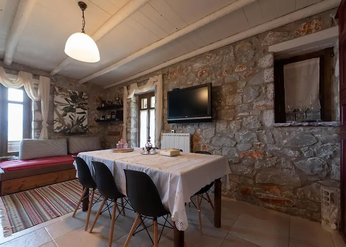 Traditional Stonehouse Verga