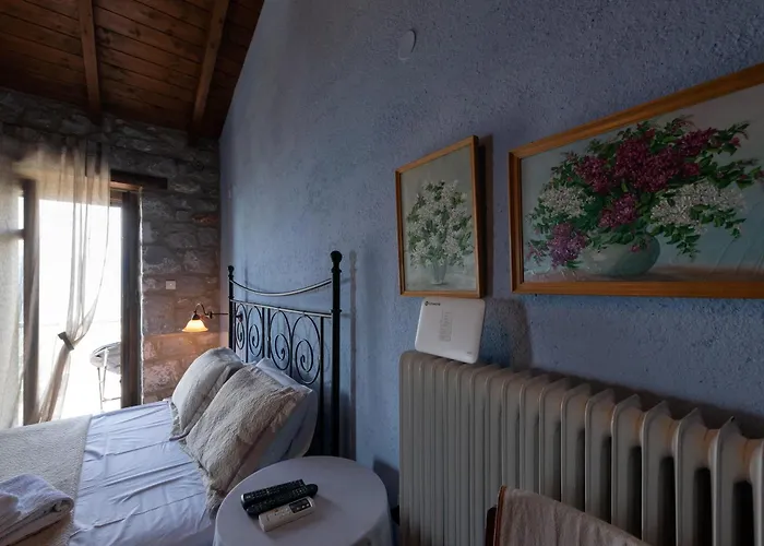 Traditional Stonehouse Verga 펜션 *