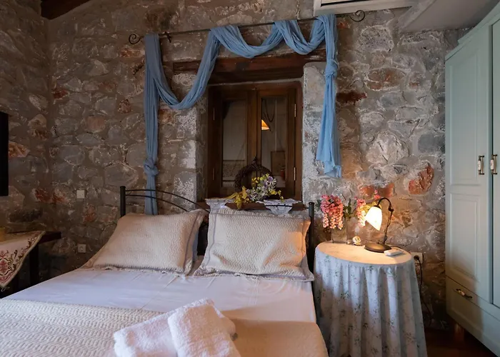 Traditional Stonehouse Verga