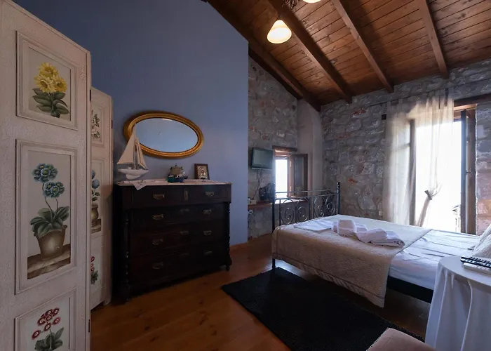 Traditional Stonehouse Verga *