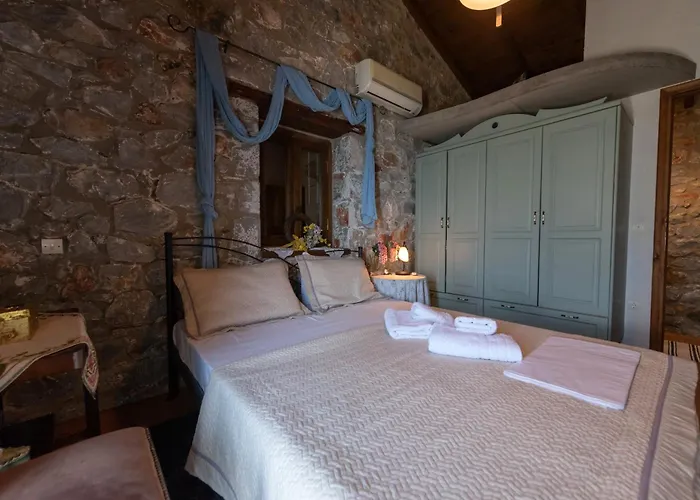 Traditional Stonehouse Verga * 칼라마타