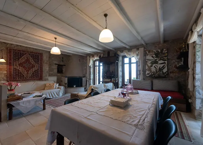 Traditional Stonehouse Verga