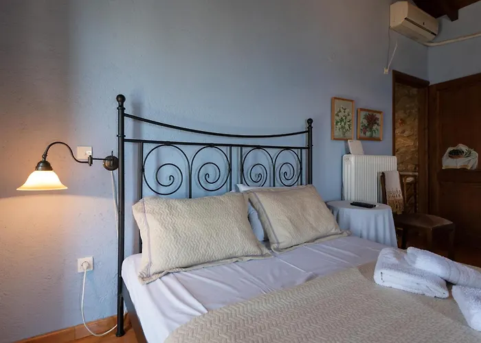 Traditional Stonehouse Verga *