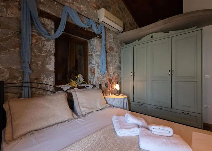 Traditional Stonehouse Verga Nyaraló *