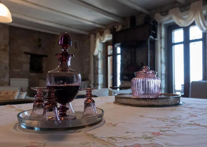 Traditional Stonehouse Verga * Kalamáta