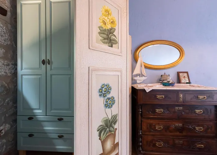 Traditional Stonehouse Verga