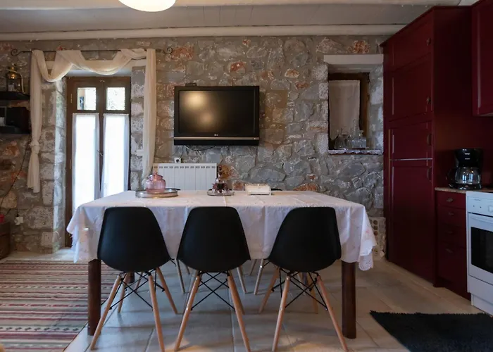 Traditional Stonehouse Verga 펜션