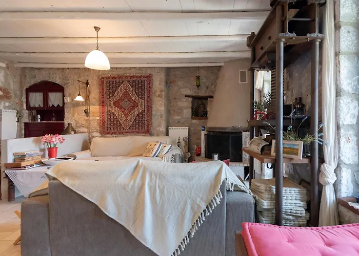 펜션 Traditional Stonehouse Verga 칼라마타