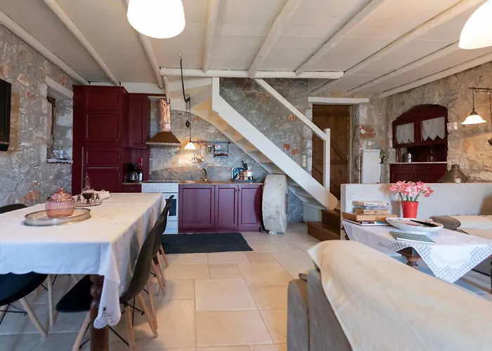 Traditional Stonehouse Verga *